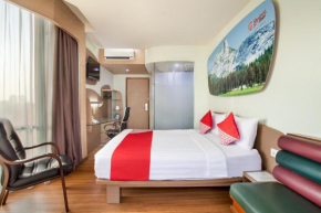 Отель Business Hotel  Джакарта